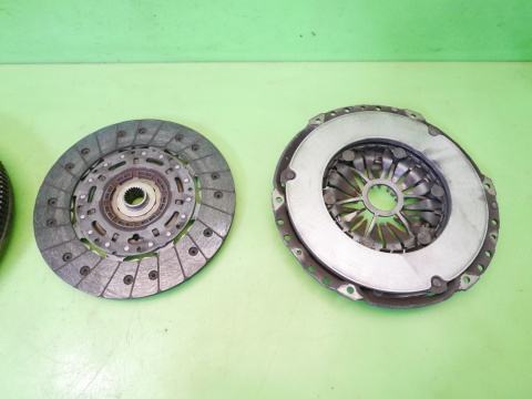 Sprzęgło dwumasowe kompletne LUK 324035510 VW TOURAN I 1T 2.0 TDI 03-06