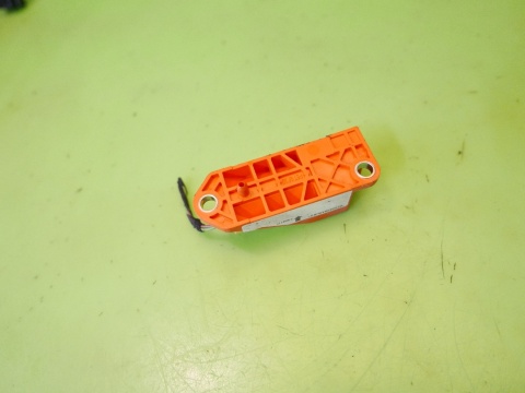Czujnik uderzeniowy uderzenia tył lewy 1T0909606 VW TOURAN I 1T 2.0 TDI 03-