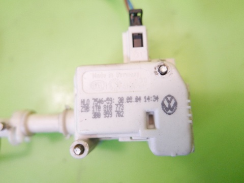 Siłownik klapki wlewu paliwa 1T0810773 VW TOURAN I 1T 2.0 TDI BKD 03-06