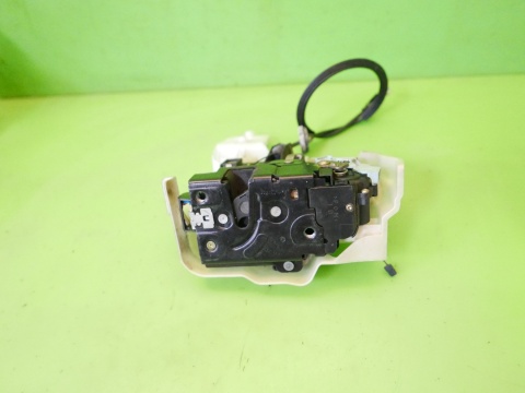 Zamek drzwi przód prawy 3D1837016 9 Pinów VW TOURAN I 1T 2.0 TDI BKD 03-06