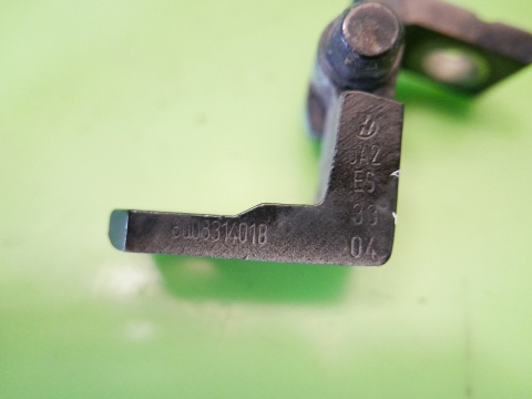 Zawias drzwi przód lewy góra L041 6Q0831401B VW TOURAN I 1T 03-06