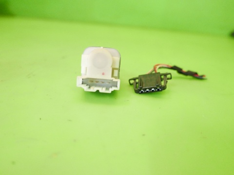 Czujnik świateł stop stopu VEMO V10-73-0158 VW TOURAN I 1T 2.0 TDI 03-06