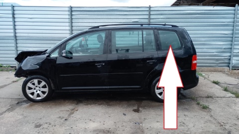 Szyba karoseryjna tył tylna lewa VW TOURAN I 1T 2.0 TDI 03-06