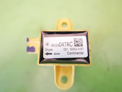 Czujnik uderzenia bocznego 56054047AC 5WK44157 FIAT FREEMONT I 11-15