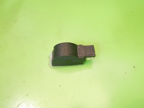 Lampka oświetlenia kabiny tył 4B0947415A AUDI A6 C6 2.0 TDI 08-11