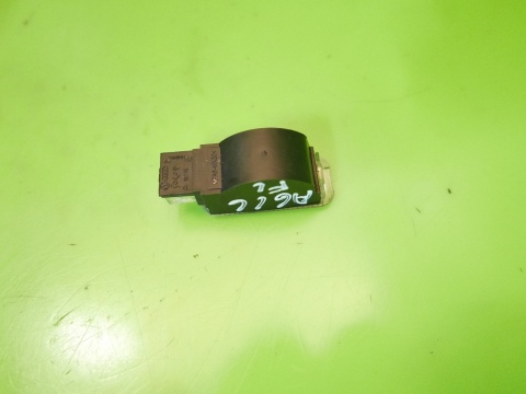 Lampka oświetlenia kabiny tył 4B0947415A AUDI A6 C6 2.0 TDI 08-11