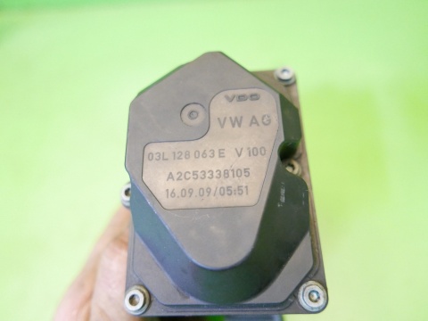 Przepustnica 03L128063E A2C53338105 AUDI A6 C6 2.0 TDI 08-11