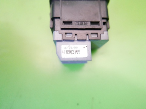 Przełącznik przycisk alarmu 4F0962109 AUDI A6 C6 AVANT 08-11