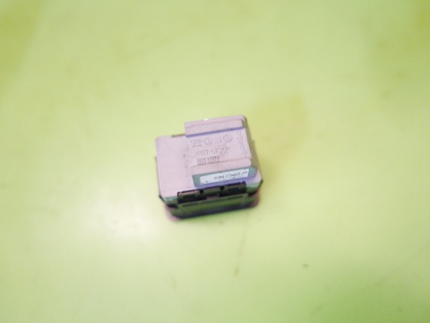 Przełącznik przycisk alarmu 4F0962109 AUDI A6 C6 AVANT 08-11