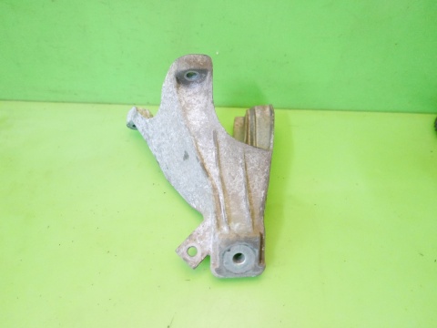 Mocowanie łapa silnika prawa 4F0199308P AUDI A6 C6 2.0 TDI 08-11