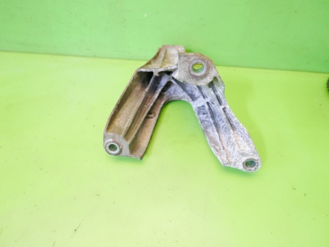Mocowanie łapa silnika prawa 4F0199308P AUDI A6 C6 2.0 TDI 08-11