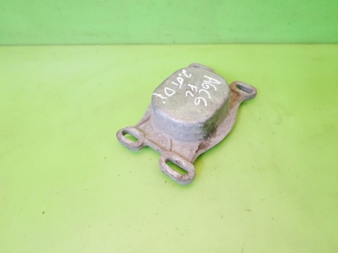 Mocowanie łapa silnika przód przednia 4B0199335L AUDI A6 C6 2.0 TDI 08-11