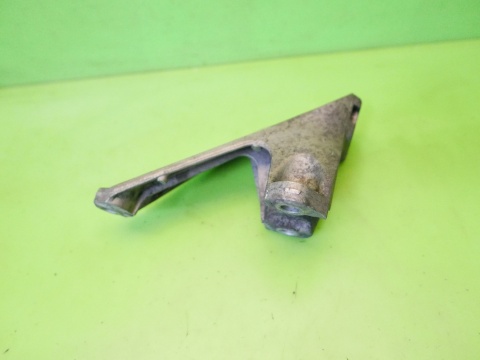 Mocowanie łapa silnika lewa 4F0199307N AUDI A6 C6 2.0 TDI 08-11