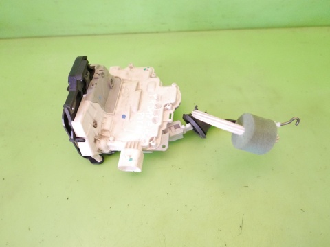 Zamek drzwi przód prawy 4F1837016 7 pinów AUDI A6 C6 AVANT 08-11