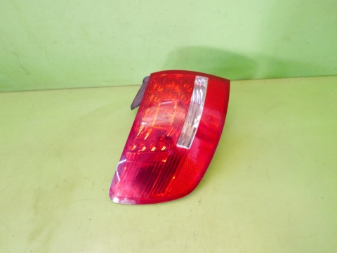 Lampa tył lewa w błotnik Valeo 4F9945095E AUDI A6 C6 AVANT Kombi 08-11