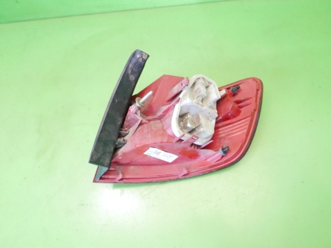 Lampa tył lewa w błotnik Valeo 4F9945095E AUDI A6 C6 AVANT Kombi 08-11