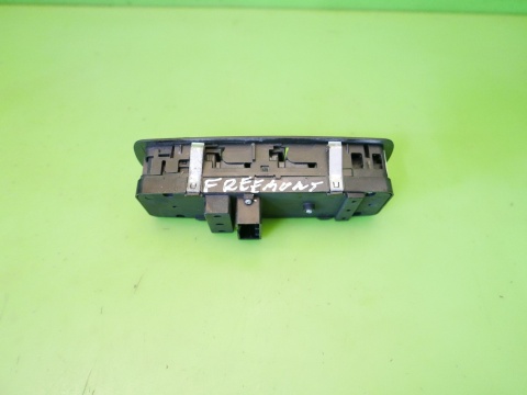 Panel przełącznik szyb lusterek lewy przód 56046826AC FIAT FREEMONT I 11-15