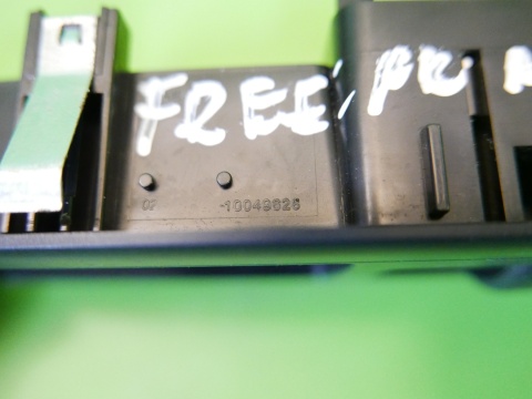 Przełącznik szyby prawy przód 56046822AC FIAT FREEMONT I 11-15