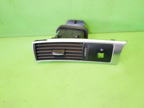 Kratka nawiewu przód lewa 4F1820901D AUDI A6 C6 AVANT 08-11