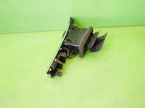 Kratka nawiewu przód lewa 4F1820901D AUDI A6 C6 AVANT 08-11