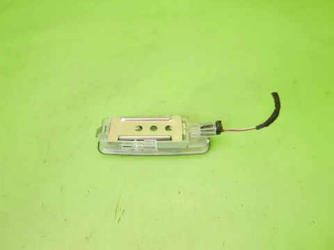 Lampka oświetlenia kabiny tył lewa 4D0947105A AUDI A6 C6 AVANT 08-11