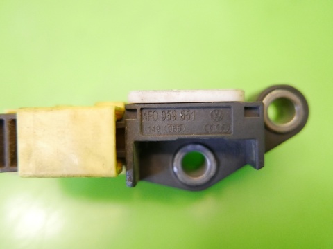 Czujnik uderzenia uderzeniowy przód lewy 4F0959651 AUDI A6 C6 08-11