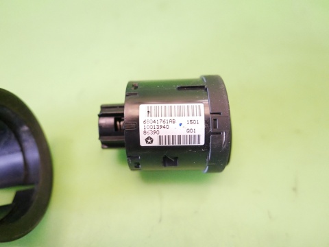 Przełącznik włącznik świateł halogenów 68041761AB FIAT FREEMONT I 11-15