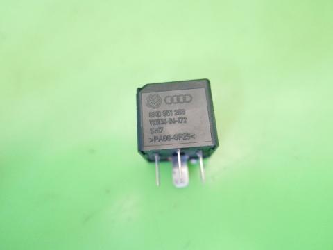 Przekaźnik 643 8K0951253 V23136-B6-X72 AUDI A6 C6 2.0 TDI 08-11