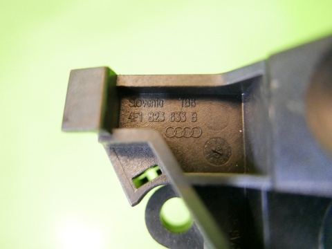 Uchwyt rączka otwiernia maski 4F1823633B AUDI A6 C6 2.0 TDI 08-11