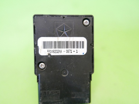 Panel przełącznik regulacji fotela lewy przód 56046232AA FIAT FREEMONT I