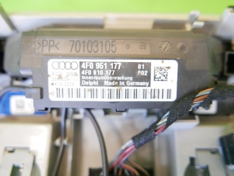 Lampka oświetlenia kabiny przód 4F0947135BQ AUDI A6 C6 2.0 TDI AVANT 08-11