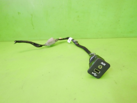 Gniazdo złącze aux usb 68068292AA FIAT FREEMONT I 11-15