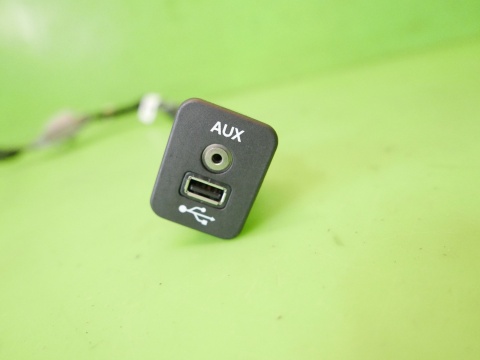 Gniazdo złącze aux usb 68068292AA FIAT FREEMONT I 11-15