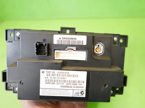 Ekran wyświetlacz radia nawigacji 05064976AH FIAT FREEMONT I 11-15