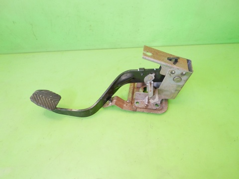Pedał sprzęgła FIAT FREEMONT I 2.0 D MJET 11-15