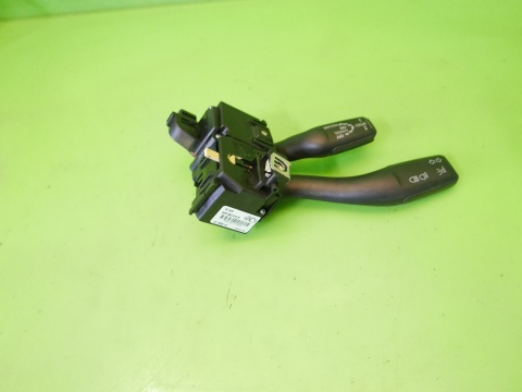 Przełącznik kierunkowskazów tempomatu 8P0953513B AUDI A3 8P HB 5D 04-08