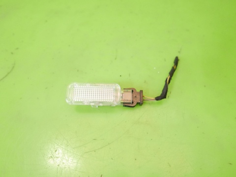 Lampka oświetlenia kabiny tył 4B0947415 AUDI A6 C6 2.0 TDI 08-11