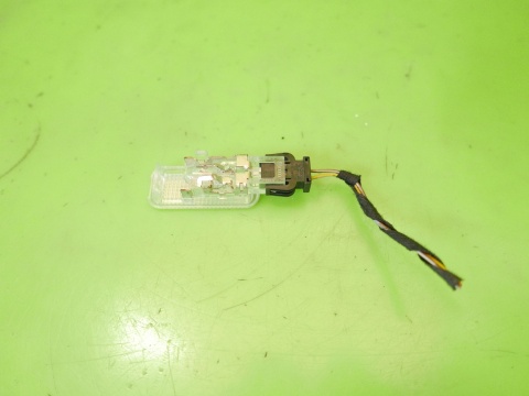 Lampka oświetlenia kabiny tył 4B0947415 AUDI A6 C6 2.0 TDI 08-11
