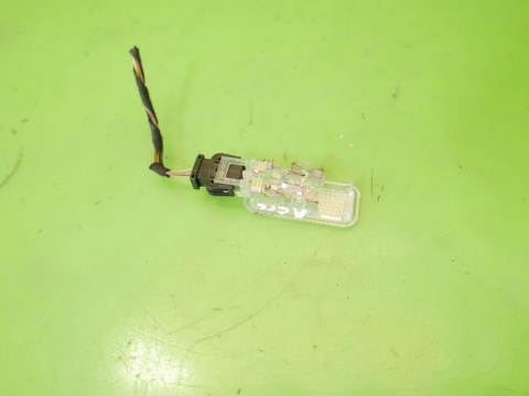 Lampka oświetlenia kabiny tył 4B0947415 AUDI A6 C6 2.0 TDI 08-11