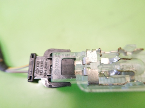 Lampka oświetlenia kabiny tył 4B0947415 AUDI A6 C6 2.0 TDI 08-11