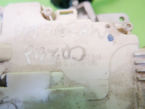 Zamek drzwi przód prawy 4F1837016 7 Pinów AUDI A3 8P HB 5D 04-08