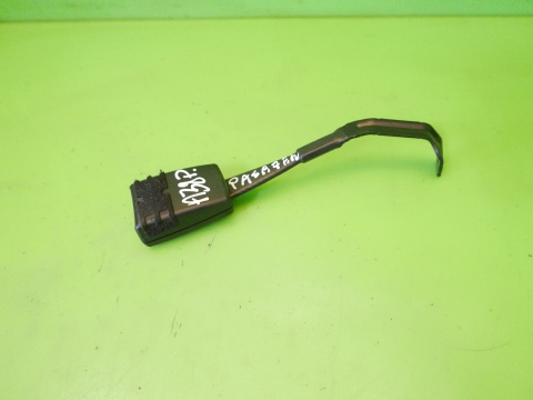 Zapięcie zatrzask pasa przód prawe 8P0857756C AUDI A3 8P HB 5D