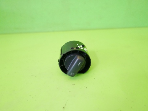Przełącznik włącznik świateł 8P1941531Q AUDI A3 8P HB 5D 04-08