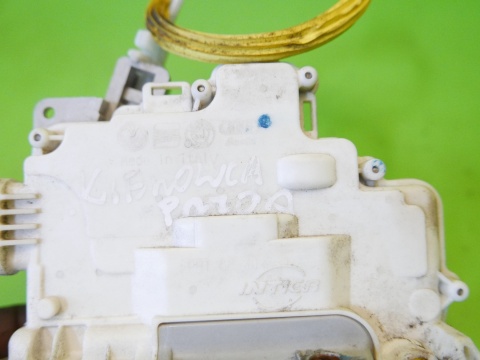 Zamek drzwi przód lewy 4E0837015 AUDI A3 8P HB 5D 04-08