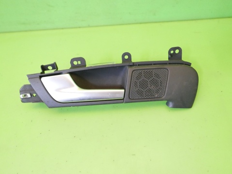 Klamka wewnętrzna tył lewa podświetlana 8P4839019E AUDI A3 8P HB 5D 04-