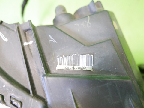 Reflektor lampa prawa przód 05067788AC FIAT FREEMONT I 11-15