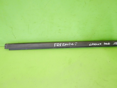 Listwa zgarniająca zewnętrzna lewa przód FIAT FREEMONT I 11-15