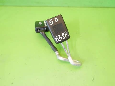 Zapięcia zatrzask zapięcie pasa tył lewe + środek 8P0857739B AUDI A3 8P 5D
