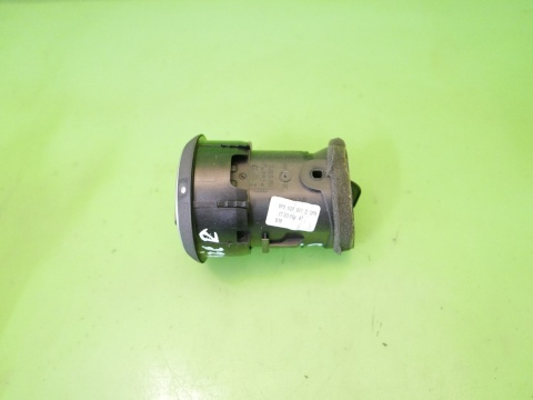 Kratka nawiewu prawa środek 8P0820901D AUDI A3 8P HB 5D 04-08