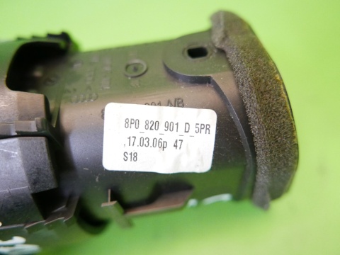 Kratka nawiewu prawa środek 8P0820901D AUDI A3 8P HB 5D 04-08